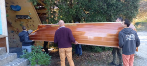 Déplacement pour un retournement en douceur sur des matelas de salle d'escalade.